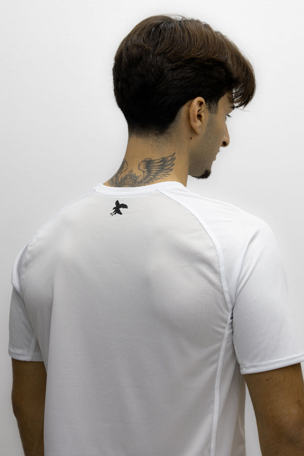 Camiseta blanca de deporte hawkline vista trasera